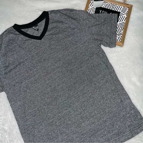 Hard edge mens t-shirt size medium heather gray v neck short sleeve black stripe - Picture 3 of 9